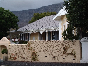 Victoria Boutique Villa with Table Mountain in the background