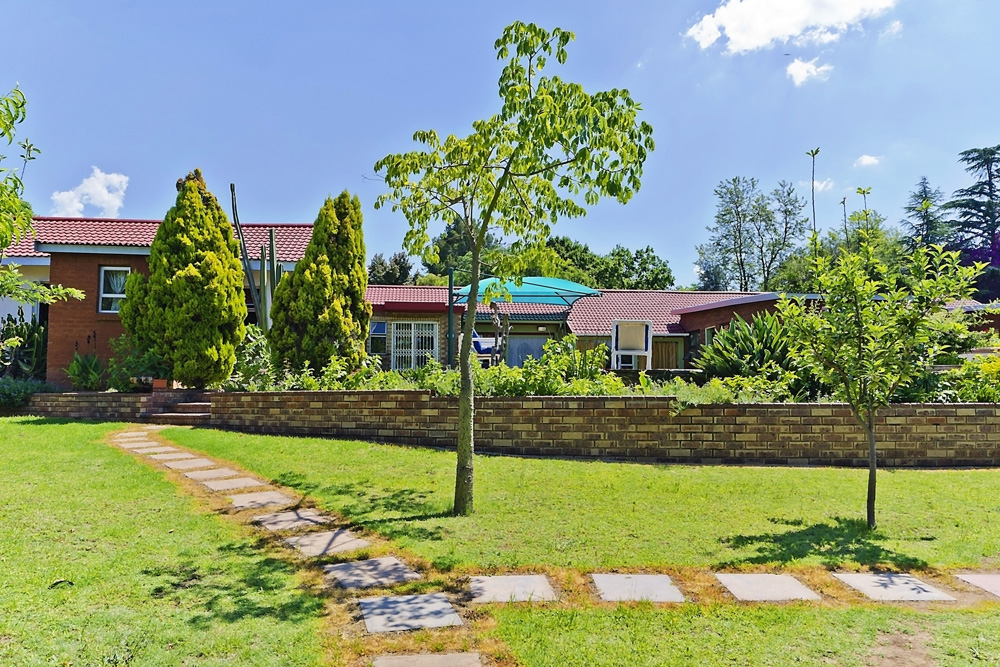 Golden Gate Guest house from outside