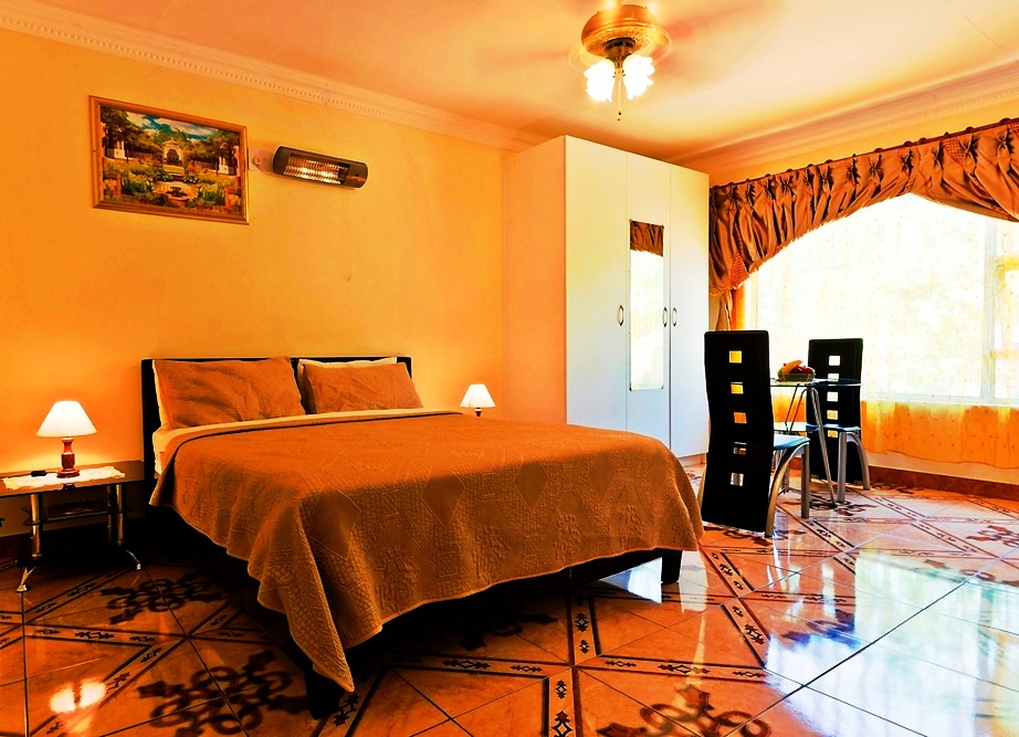 bedroom of the Golden Gate Guest House