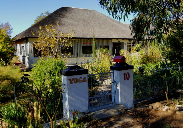 Simply Saffron in Prince Albert - thatch roofed house at 10 Church Street