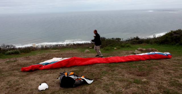 setting up a paragilder on Signal Hill, Cape Town